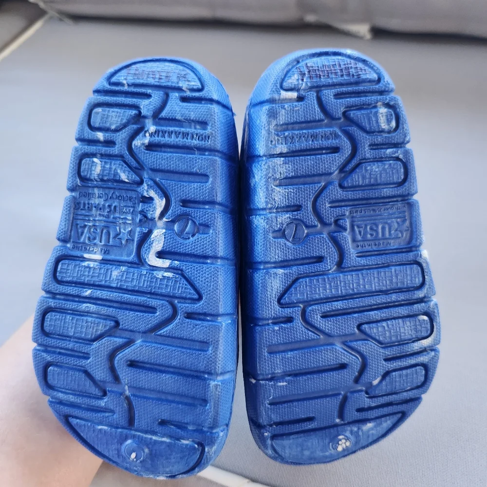 Toddler size 7 blue sandals